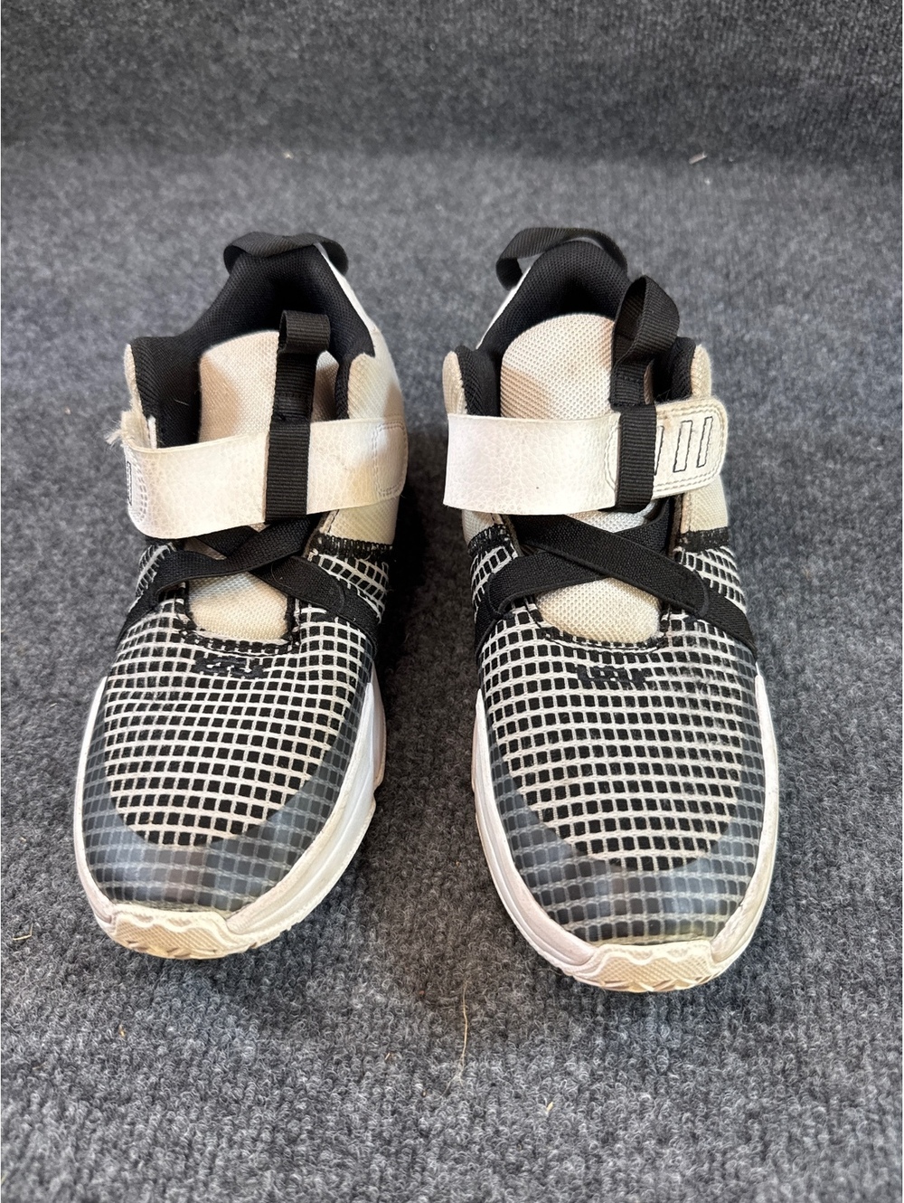 Nike Renew Retaliation TR 3 Kids Size 3Y Black White Training Athletic Shoes
